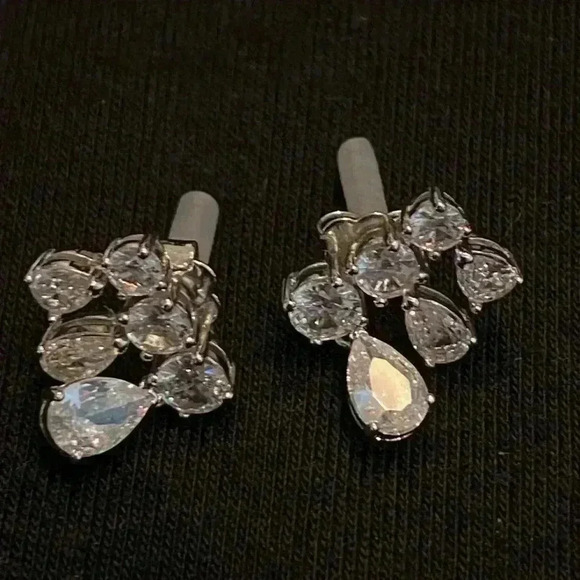 Crystal Drop Stud Earrings. Gorgeous! NWOT - Picture 5 of 5